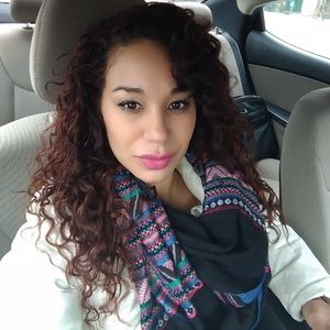 Meet your Posher, Ellise